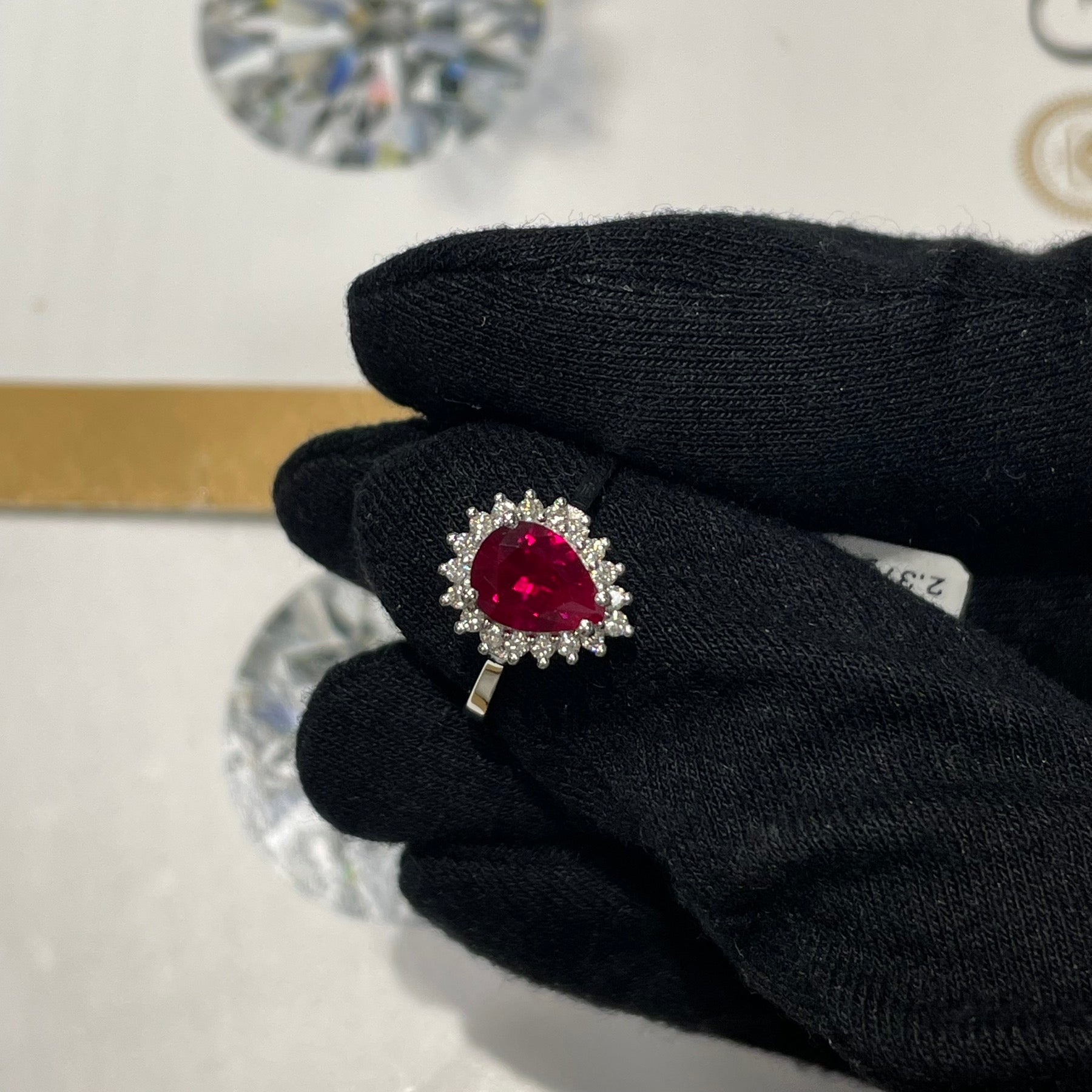 Дамски пръстен с диаманти и рубин 1.49 карата